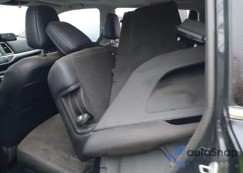 2017 Toyota Highlander Xle z USA, uszkodzony, nr VIN 5TDJZRFH6HS429373